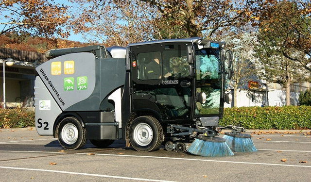 Geni Meydan, Park ve Yaprak Sprge Makinesi Boschung S2 Urban Sweeper